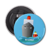 Cute oceanische lijnboot tug cartoon illustratie button flesopener (Voorkant)
