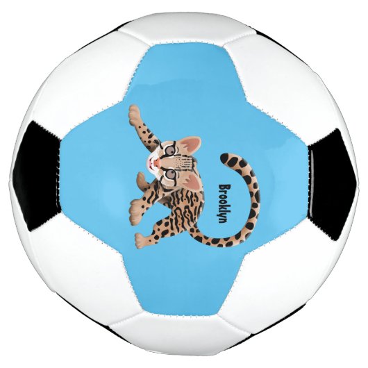 Cute ocelot cartoon illustratie voetbal (Gedraaid)