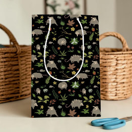 Cute Opossum Donkere Botanische Bos Cadeau Medium Cadeauzakje