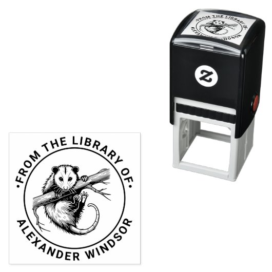 Cute Opossum on Branch #2 Round Library Book Name Zelfinktende Stempel (In situ)