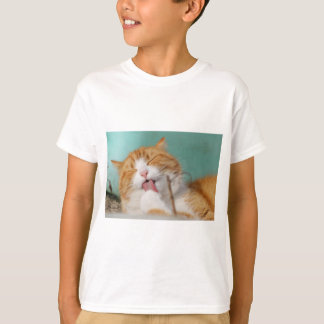 Cute Orange Cat Grooming T-shirt