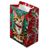 Cute Orange Kitty Cat and Poinsettia Christmas Medium Cadeauzakje (Voorkant Gekanteld)
