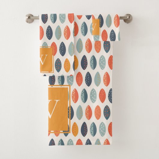 Cute Oranje Blue Leafy Botanical Monogram Patroon Bad Handdoek (Insitu)