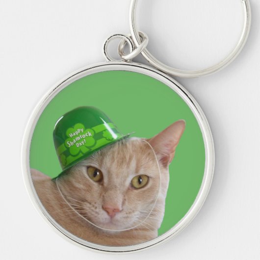 Cute Oranje Cat Wearing a Green Irish Pet Sleutelhanger (Voorkant)