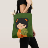 Cute oranje Kokeshi Japanse poppen Tote Bag (Dichtbij)