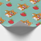 Cute Oranje White Cat Eating Red Apple Cartoon Cadeaupapier (Hoek)