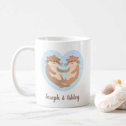 Cute Otter Couple Holding Hands Personalized Koffiemok (Met donut)