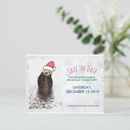 Cute Otter die met Kerstmis een kerstman heeft. Briefkaart (Staand voorkant)
