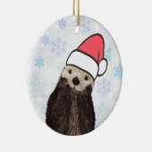 Cute Otter die met Kerstmis een kerstman heeft. Keramisch Ornament (Rechts)