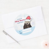 Cute Otter die met Kerstmis een kerstman heeft. Ronde Sticker (Envelop)