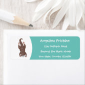 Cute otter-duiken op blauwgroen cartoon illustrati etiket (Insitu)