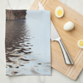 Cute Otter in een Pond die zijn gezicht houdt Theedoek (Quarter Fold)