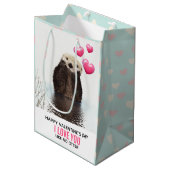 Cute Otter met Hearts Valentijnsdag Humor Medium Cadeauzakje (Voorkant Gekanteld)