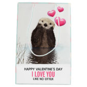 Cute Otter met Hearts Valentijnsdag Humor Medium Cadeauzakje (Achterkant)