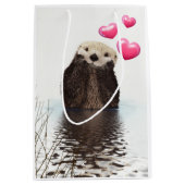 Cute Otter met roze liefdesharten Medium Cadeauzakje (Voorkant)