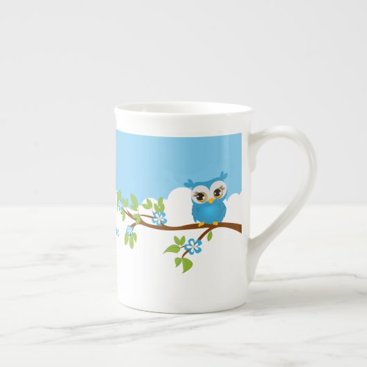 Cute Owl Boy op een Branch Bone China Mok (Rechts)