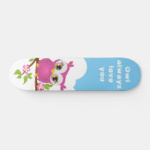 Cute Owl Girl op een Branch Skateboard (Horizontaal)