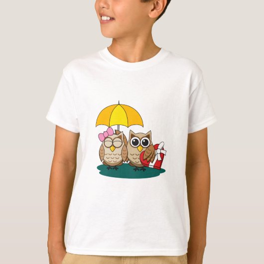 Cute Owl Lovers w/ Umbrella and Red Chocolate Box T-shirt (Voorkant)