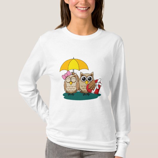 Cute Owl Lovers w/ Umbrella and Red Chocolate Box T-shirt (Voorkant)