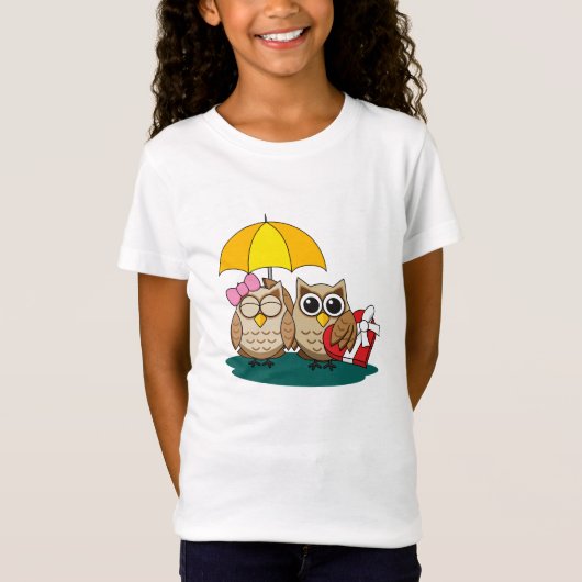 Cute Owl Lovers w/ Umbrella and Red Chocolate Box T-shirt (Voorkant)