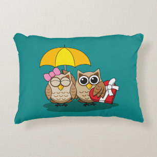 Cute Owl Lovers w/ Umbrella & Red Chocolate Box Accent Kussen