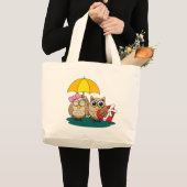 Cute Owl Lovers w/ Umbrella & Red Chocolate Box Grote Tote Bag (Voorkant (product))
