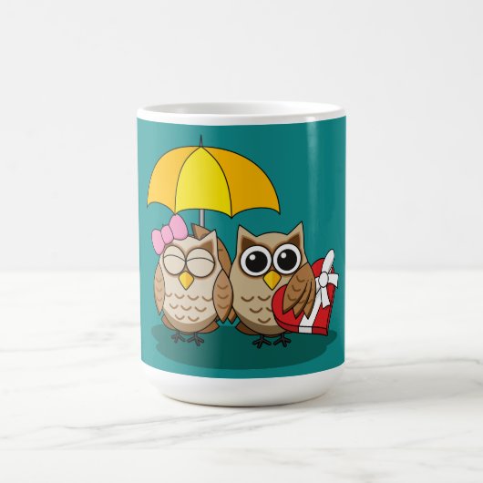 Cute Owl Lovers w/ Umbrella & Red Chocolate Box Koffiemok (Center)