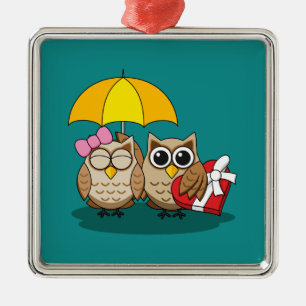 Cute Owl Lovers w/ Umbrella & Red Chocolate Box Metalen Ornament