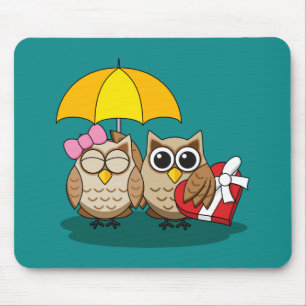 Cute Owl Lovers w/ Umbrella & Red Chocolate Box Muismat