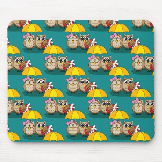 Cute Owl Lovers w/ Umbrella & Red Chocolate Box Muismat (Voorkant)