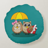 Cute Owl Lovers w/ Umbrella & Red Chocolate Box Rond Kussen (Achterkant)