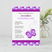Cute Paarse Butterfly & Polka Dots Birthday Invite Kaart (Staand voorkant)