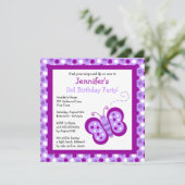 Cute Paarse Butterfly & Polka Dots Birthday Invite Kaart (Staand voorkant)
