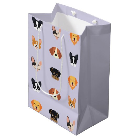 Cute Paarse Dog Birthday Party Medium Cadeauzakje (Voorkant Gekanteld)