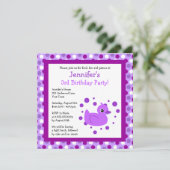 Cute Paarse Ducky met Polka Dots Birthday Invite Kaart (Staand voorkant)