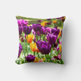 Cute paarse en gele tulpen kussen