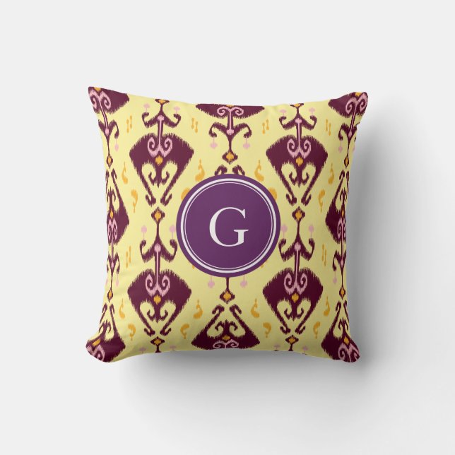 Cute paarse gele ikat tribal patroon monogram kussen (Voorkant)