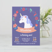 Cute paarse unicorn floral verjaardagsuitnodiging kaart (Staand voorkant)