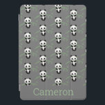 Cute Panda Beer Bamboo Pattern Gray Name iPad Pro Cover<br><div class="desc">Deze leuke iPad-draagtas heeft een grillig patroon van panda-beren die bamboe in grijs klimmen. Pas het aan met jouw naam. Geweldig cadeauidee!</div>