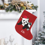 Cute Panda Beer Gepersonaliseerde Rode Kinderen Grote Kerstsok<br><div class="desc">Deze mooie kerstpanda-beer met een schattige panda met een rode kersthoed. Deze  gepersonaliseerde kerstvoorraad is voorzien van een mooie rode feestachtergrond. Personaliseer je eigen tekst onderaan voor een klassiek geschenk.</div>