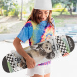 Cute Panda Checkered Modern Collage Custom Name Persoonlijk Skateboard<br><div class="desc">Cute Panda Gecontkered Modern Collage Custom Name Skateboard kenmerkt uw gepersonaliseerde naam in moderne typografie met een collage van een panda die in de sneeuw speelt en geplukt gecontroleerd papier. Personaliseer door de tekst in het verstrekte tekstvakje uit te geven. Geef een aangepast geschenk, een gepersonaliseerd skateboard aan je favoriete...</div>