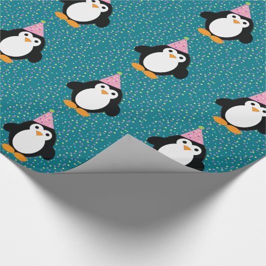 Cute Party Penguin Cadeaupapier (Hoek)