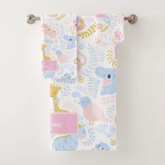 Cute Pastel Animal Monogrammed Girl Pink Bathroom Bad Handdoek (Insitu)