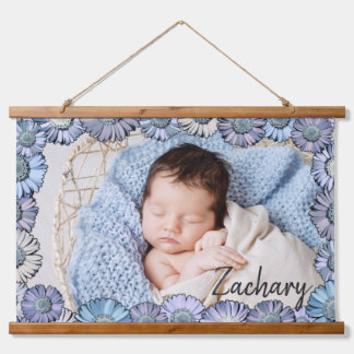 Cute Pastel Blue Daisy Baby Boy Name Photo Nursery Hangend Wandkleed