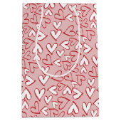 Cute Pastel Blush Pink Red Hearts Patroon Medium Cadeauzakje (Voorkant)