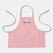 Cute Pastel Pink Script Monogram Aangepast Kinder Schort (Voorkant)