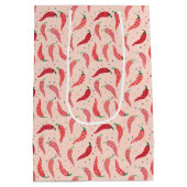 Cute Pattered Chili Peppers op Roze Middelgrote Gi Medium Cadeauzakje (Achterkant)