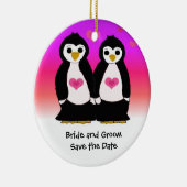 Cute Penguin Couple Save the Date Keramisch Ornament (Rechts)