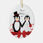 Cute Penguin Couple Wedding 1st Kerstversiering Keramisch Ornament (Rechts)