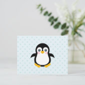 Cute Penguin Design Blue Polka Dot Background Briefkaart (Staand voorkant)
